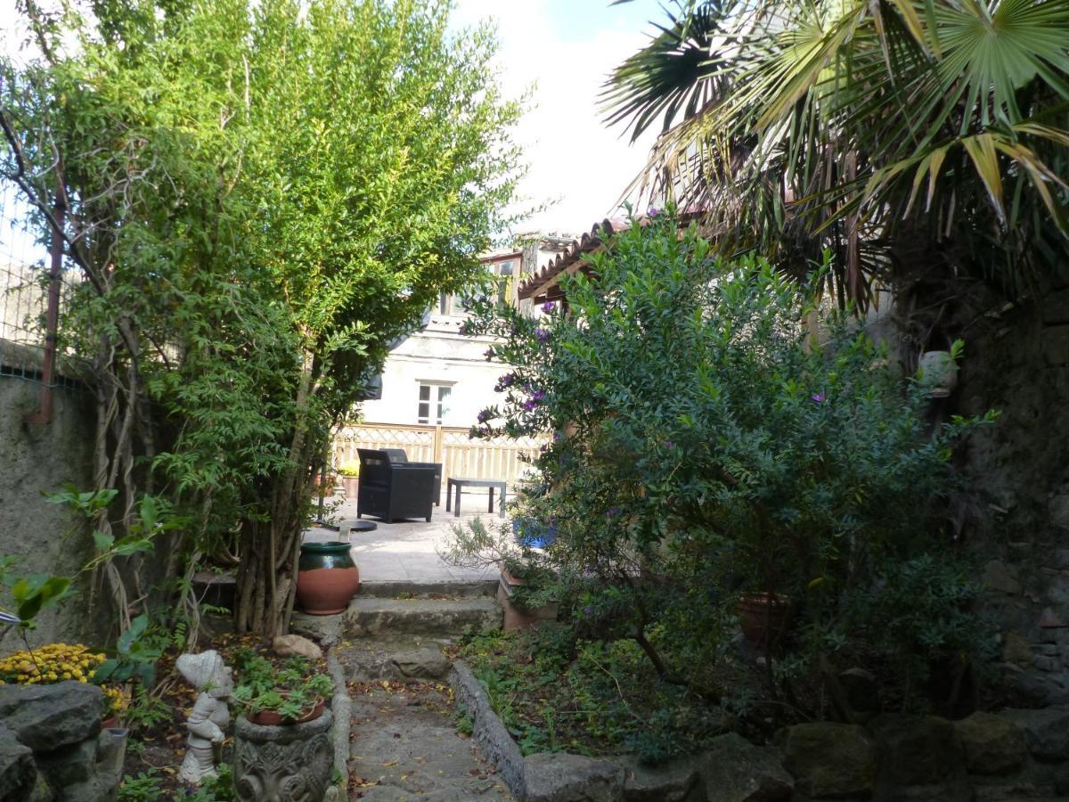 Maison Des Remparts Nichee Sous La Cite Carcassonne Buitenkant foto
